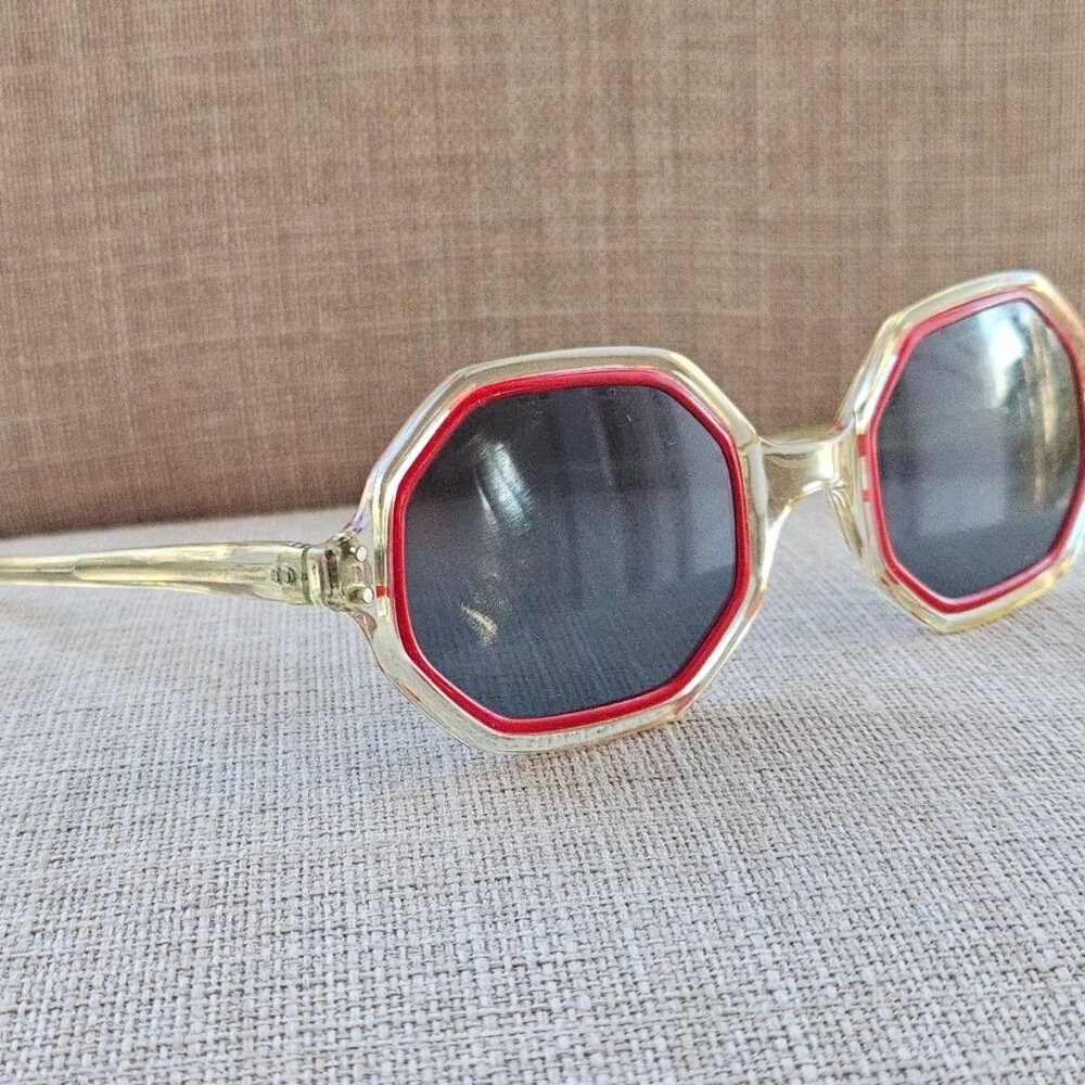 Vintage Sunglasses Clear/Red Tone Frame Unisex Hexagonal Eyewear - Picture 3 of 13
